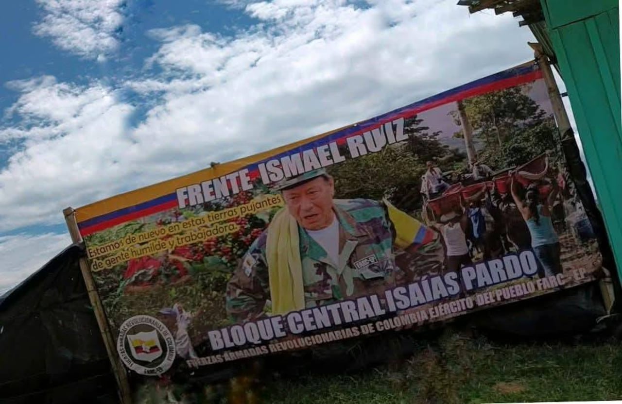 Carteles de disidencias de las Farc aparecieron generando preocupación y temor entre los habitantes de estos municipios del Huila.