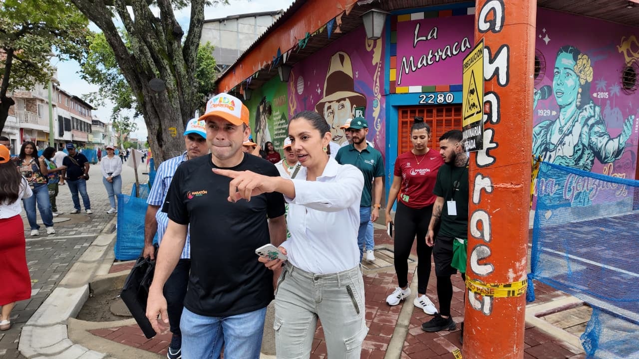 El alcalde Alejandro Eder recorrió el barrio Obrero y anunció el inicio de la fase cultural del proyecto de renovación.