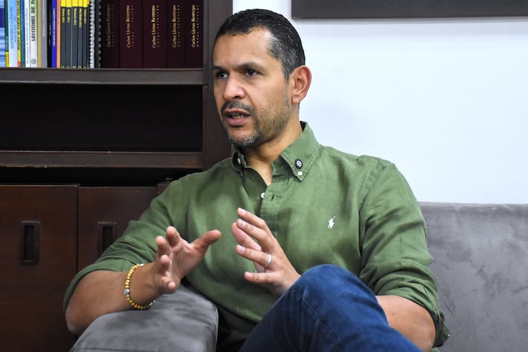 Entrevista Precandidato Presidencial Daniel Palacios.