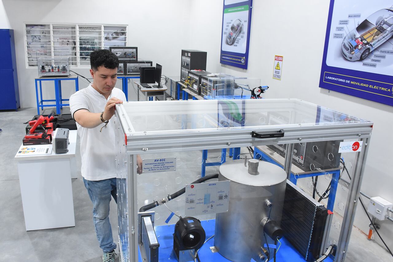 Inauguración Taller de movilidad eléctrica I.E Antonio José Camacho