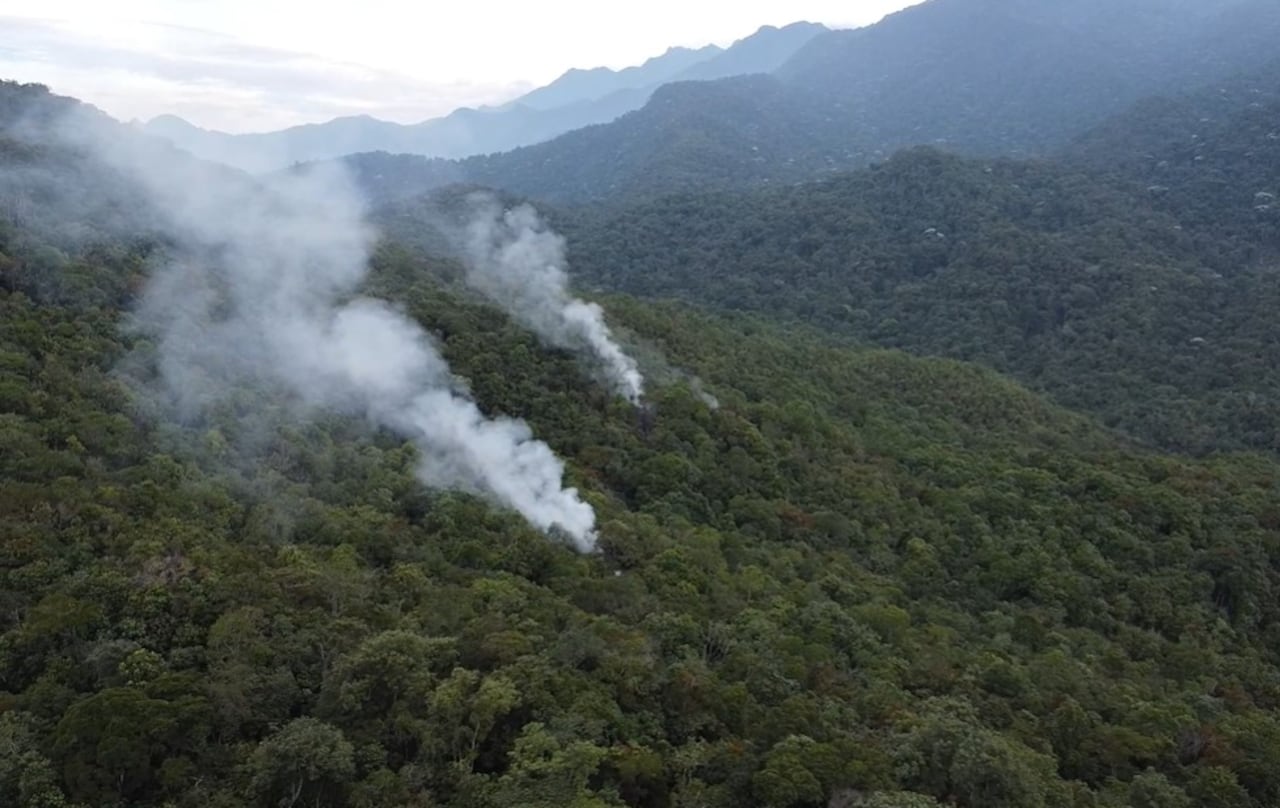 Incendio reportado por la comunidad en la vereda El Faro, Cristo Rey