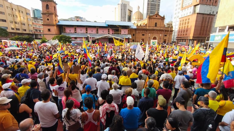 Concentración por la soberanía y la democracia liderada por el presidente Petro, en la Plaza de Bolívar.