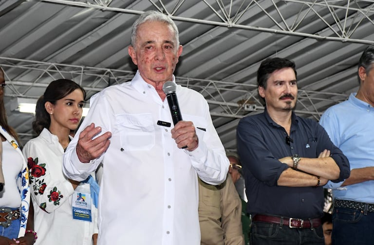 Cali: Álvaro Uribe, en campaña con candidatos al Congreso de la República 2026. Foto José L Guzmán