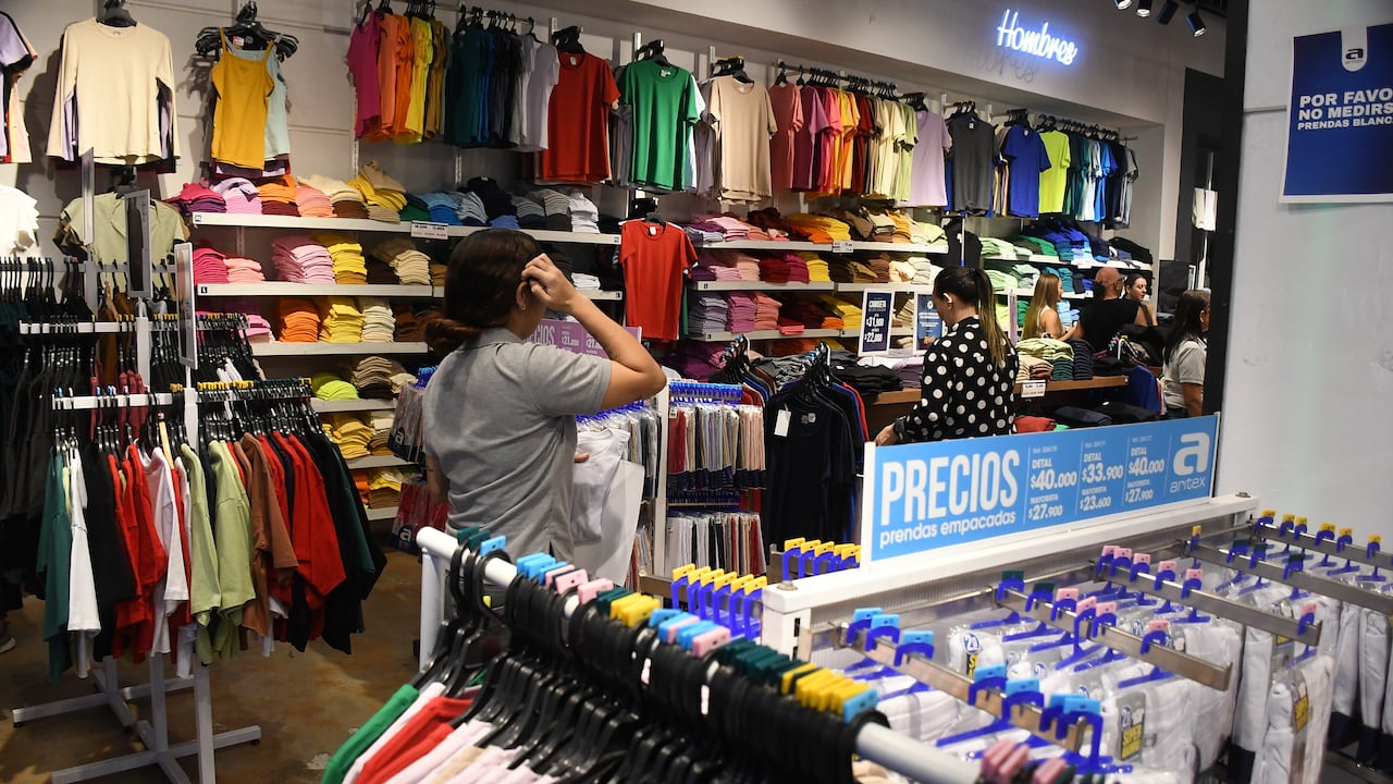 Cali: Recorrido por la ruta de la moda caleña. Empresa textil Aritex. Foto José L Guzmán