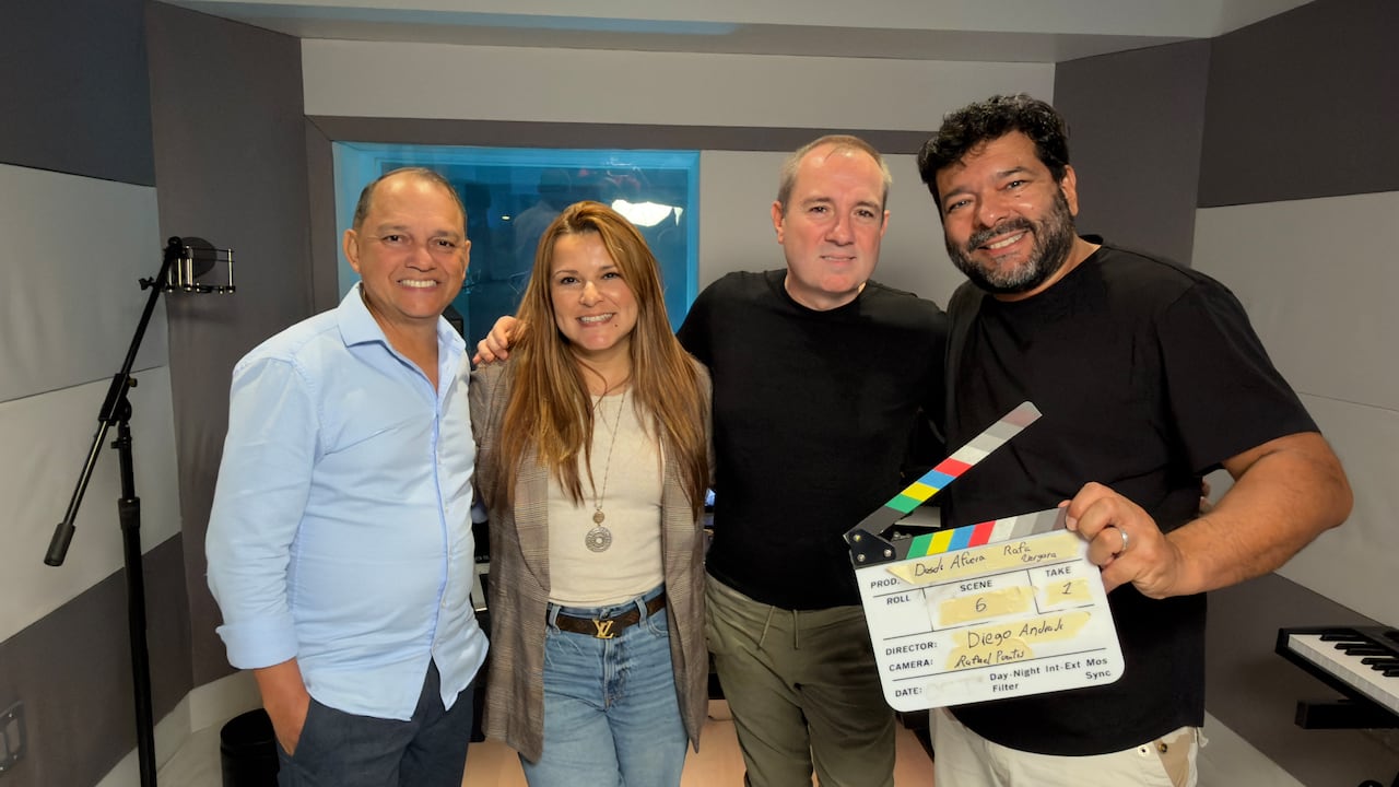 Desde Afuera es una coproducción de AG11 Creative House LLC y Telepacífico.