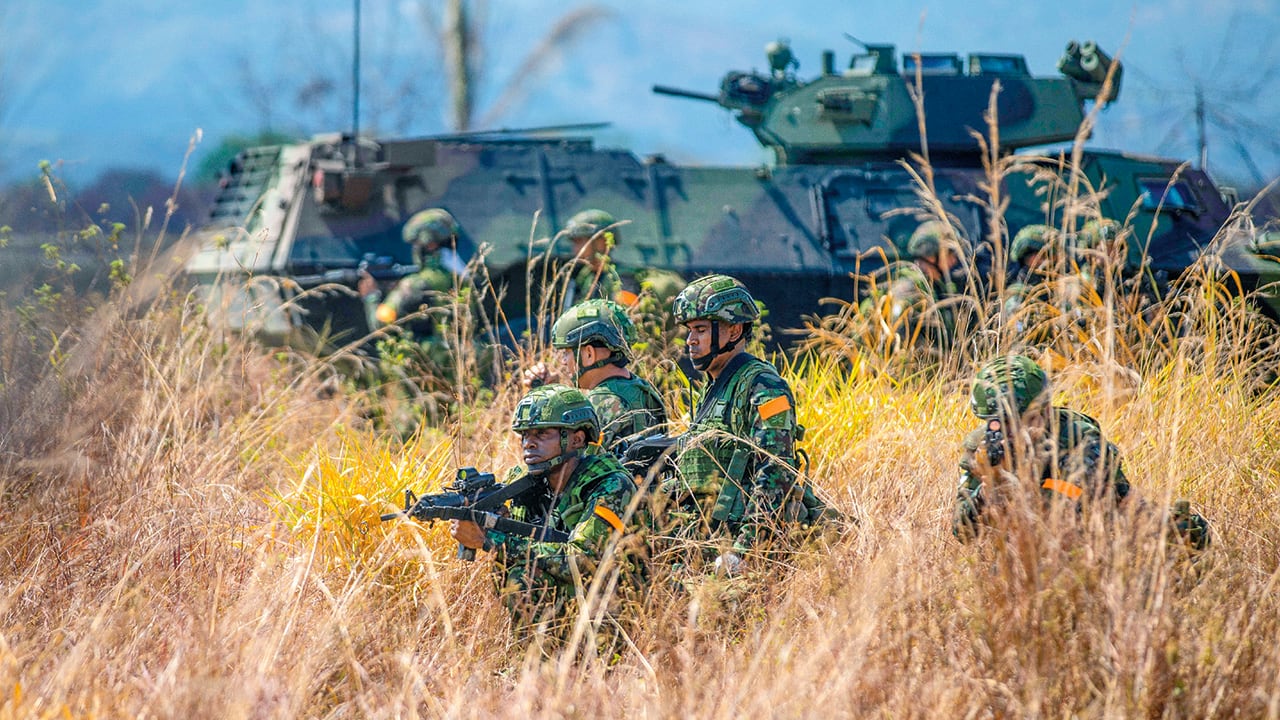 La ofensiva desplegada con bombardeos ha generado que los cabecillas se muevan a zona de frontera con Venezuela.