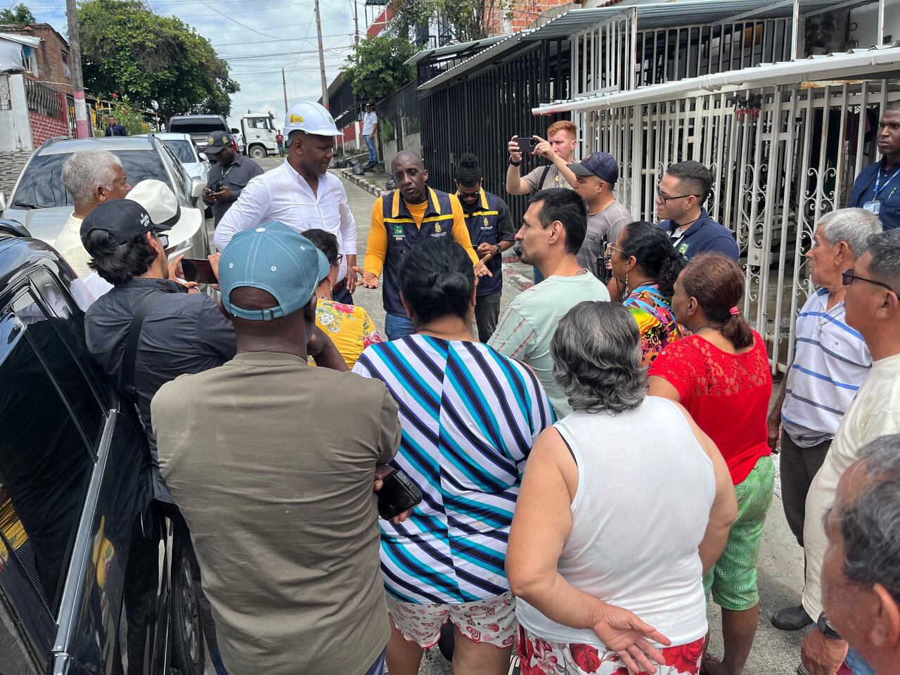 El alcalde, Víctor Ramos, visitó los sitios afectados para conocer de primera mano la magnitud de los daños en el municipio. Foto: Alcaldía de Palmira / El País.
