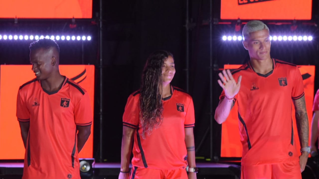 Este el nuevo uniforme en condición de local del América de Cali para la temporada 2023-ll.