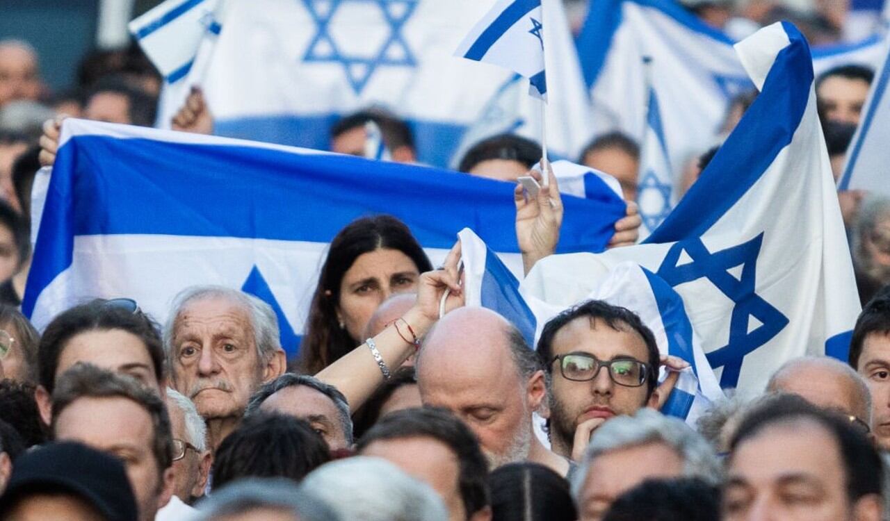 Miles de ciudadanos de Argentina salieron a las calles a mostrar su apoyo a Israel