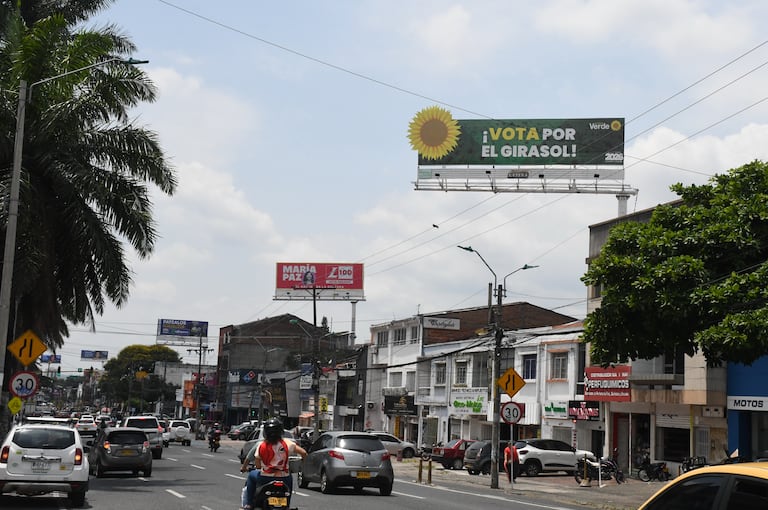 Cali: Política: Vallas publicitarias en las principales vías de la ciudad. Foto José L Guzmán. EL País