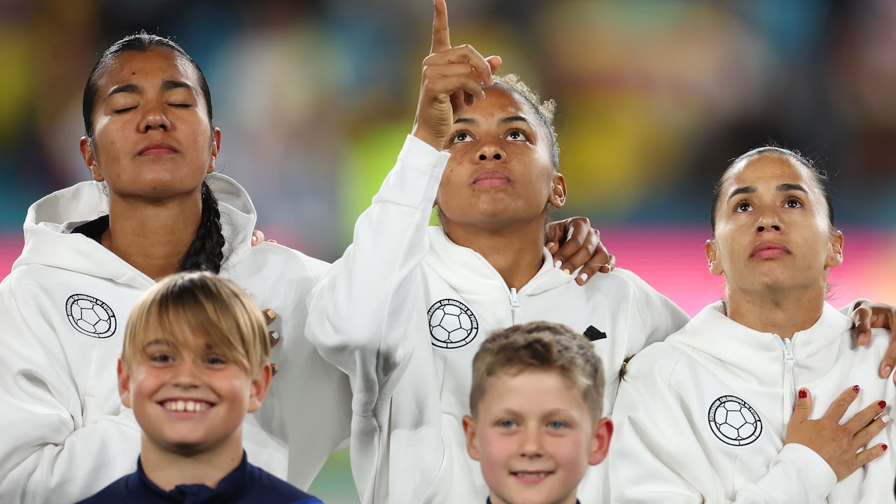 SYDNEY, AUSTRALIA - AUGUST 12: (L-R) Daniela Arias, Jorelyn Carabali and Carolina Arias of Colombia line up for the national anthems prior to the FIFA Women's World Cup Australia & New Zealand 2023 Quarter Final match between England and Colombia at Stadium Australia on August 12, 2023 in Sydney, Australia. (Photo by Catherine Ivill/Getty Images )