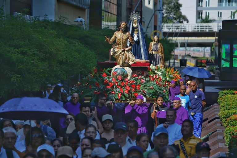 Desde diferentes iglesias de Cali y el Valle del Cauca se dio inicio a la conmemoración del viernes de la Semana Mayor.
