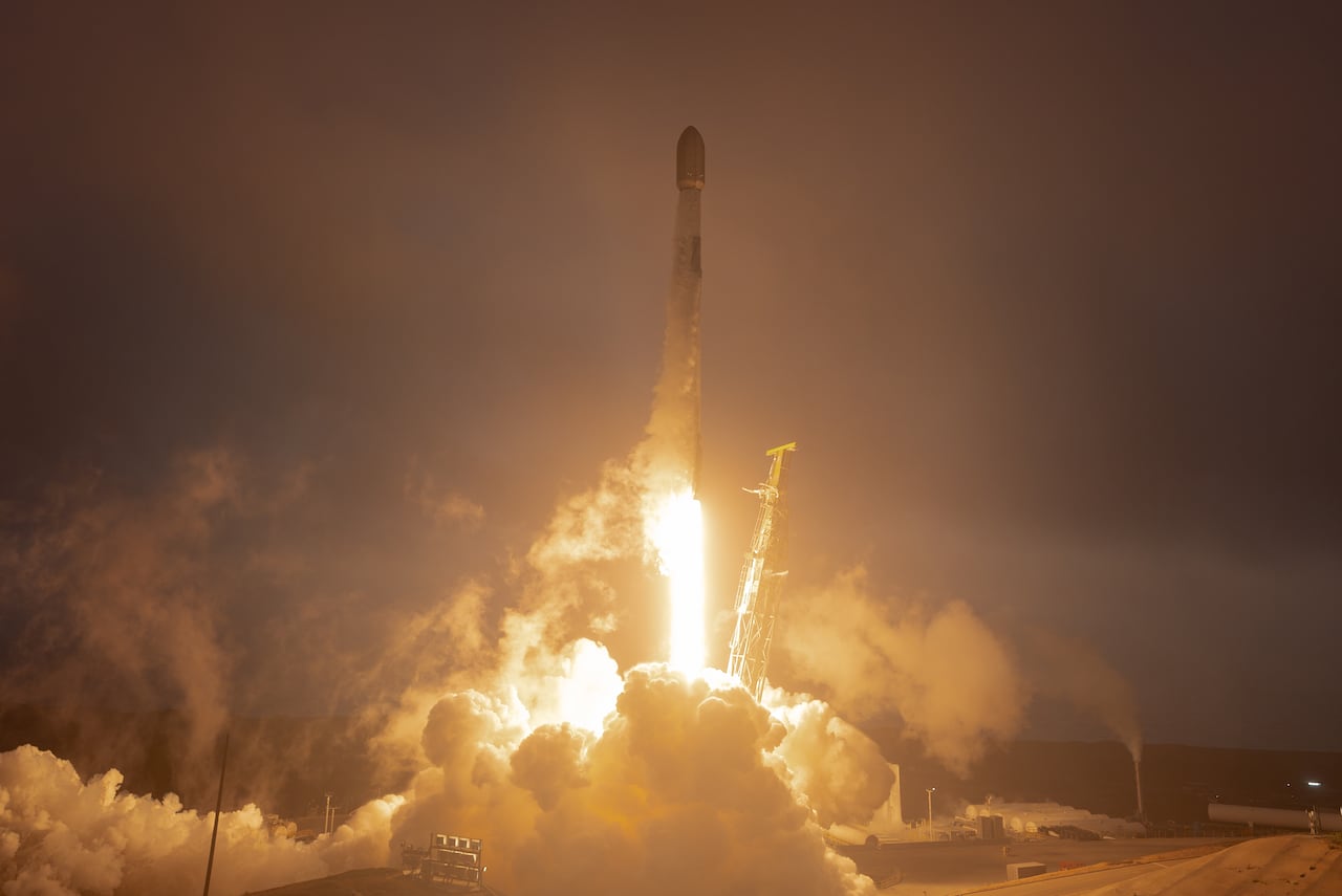 Imagen de archivo de un Falcon 9 de SpaceX. El impacto previsto corresponde a la etapa superior de un lanzamiento realizado en enero de 2025.