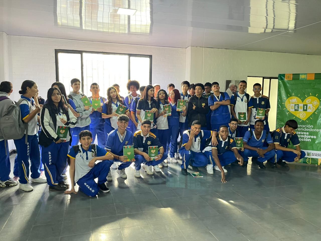 Un total de 240 estudiantes de Instituciones Educativas Oficiales de Palmira se benefician del programa Genia que busca formar emprendedores. Foto: Fundación Treebu Latam / El País.