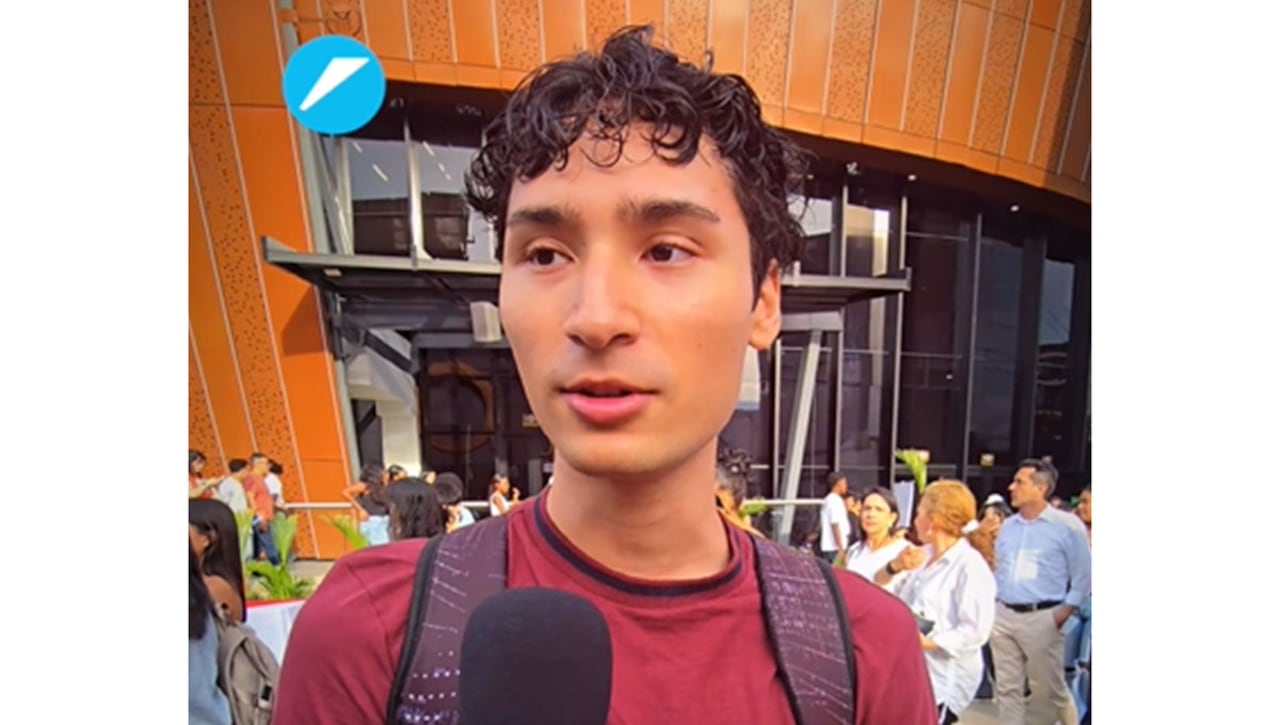 Rafael López, estudiante de Ingeniería de Sistemas, subrayó los servicios de apoyo complementario, las áreas culturales y la presencia de zonas verdes en la planta física.
