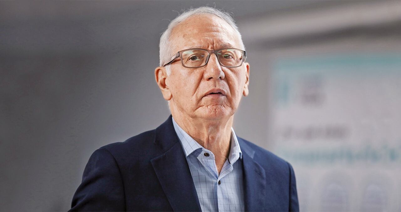 El ministro de Salud, Guillermo Alfonso Jaramillo, cuestionado por el manejo del sector en el departamento de Caquetá.