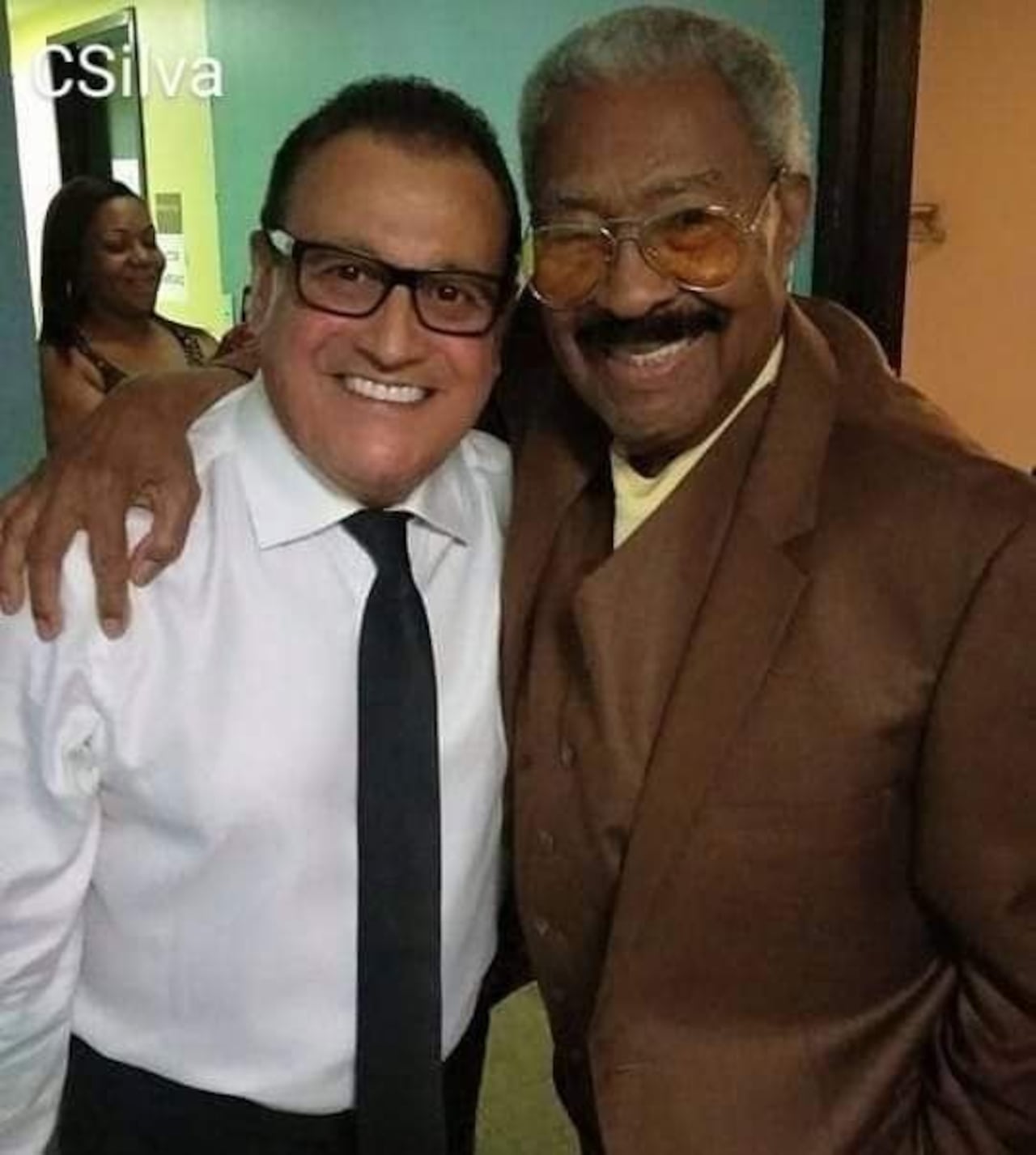 Ismael Miranda y Rafael Ithier, en la foto que posteó el primero, tras el fallecimiento del maestro del Gran Combo de Puerto Rico.