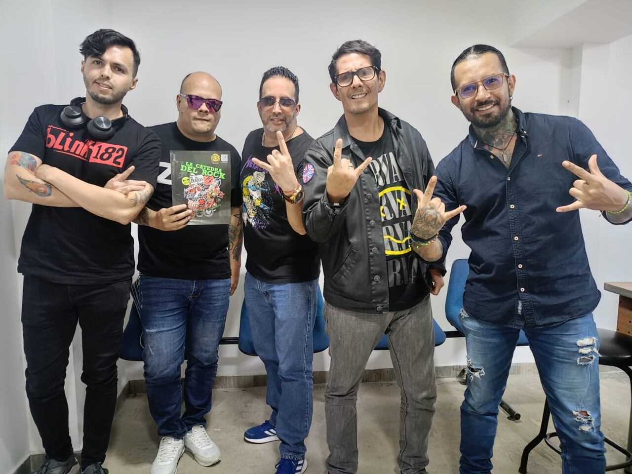 Christian Sarria, Carlos Duque, Carlos Guinand, Sandro Buitrago, Carlos Suarez. Los organizadores del programa junto a la banda caleña de post grunge, Samsara.