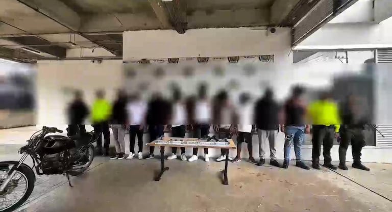 Diez presuntos integrantes de los grupos delincuenciales Los Shottas y Los Espartanos fueron capturados durante operativos adelantados en Buenaventura.
