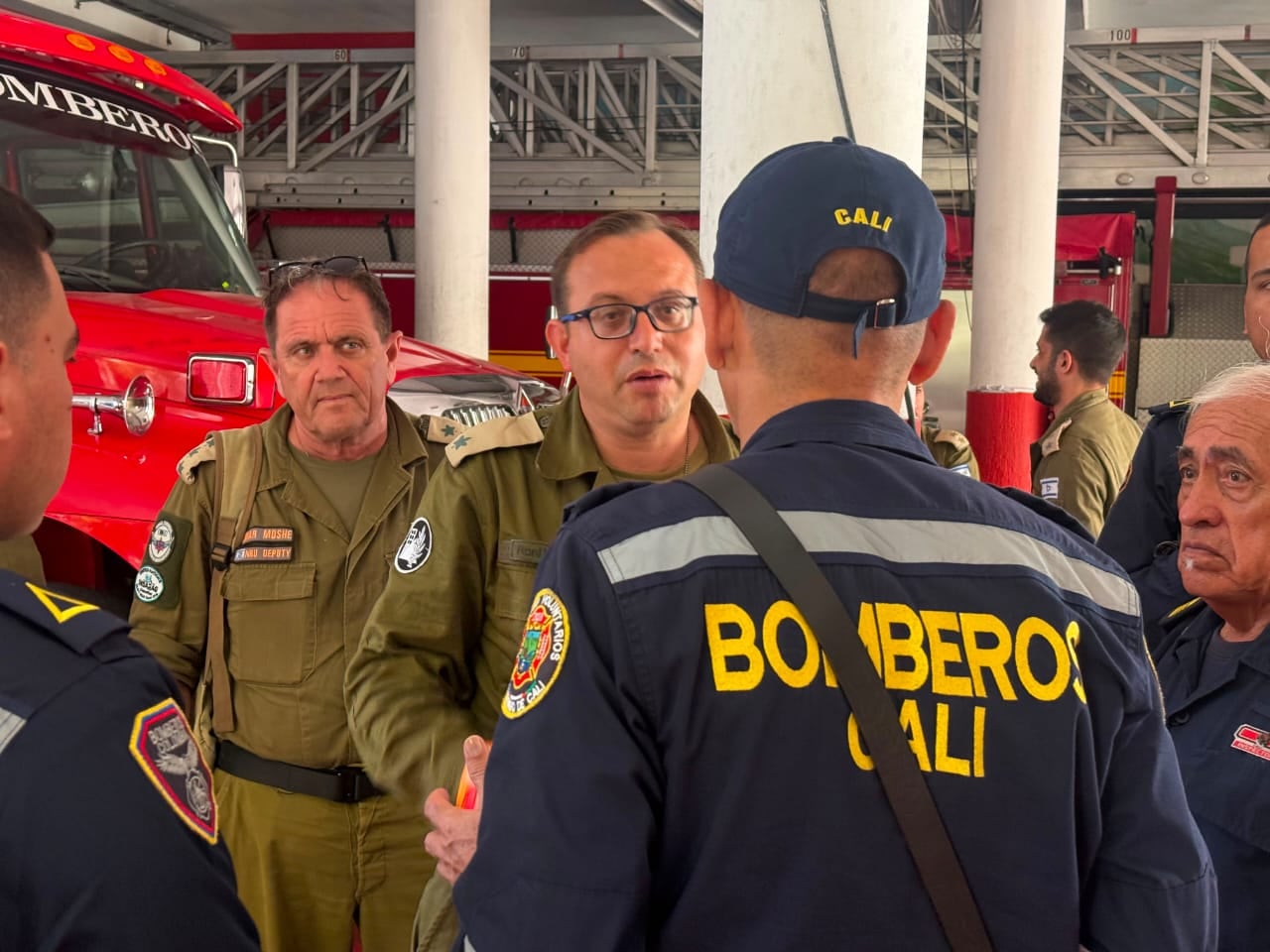 Rescatistas de Israel llegan a Cali