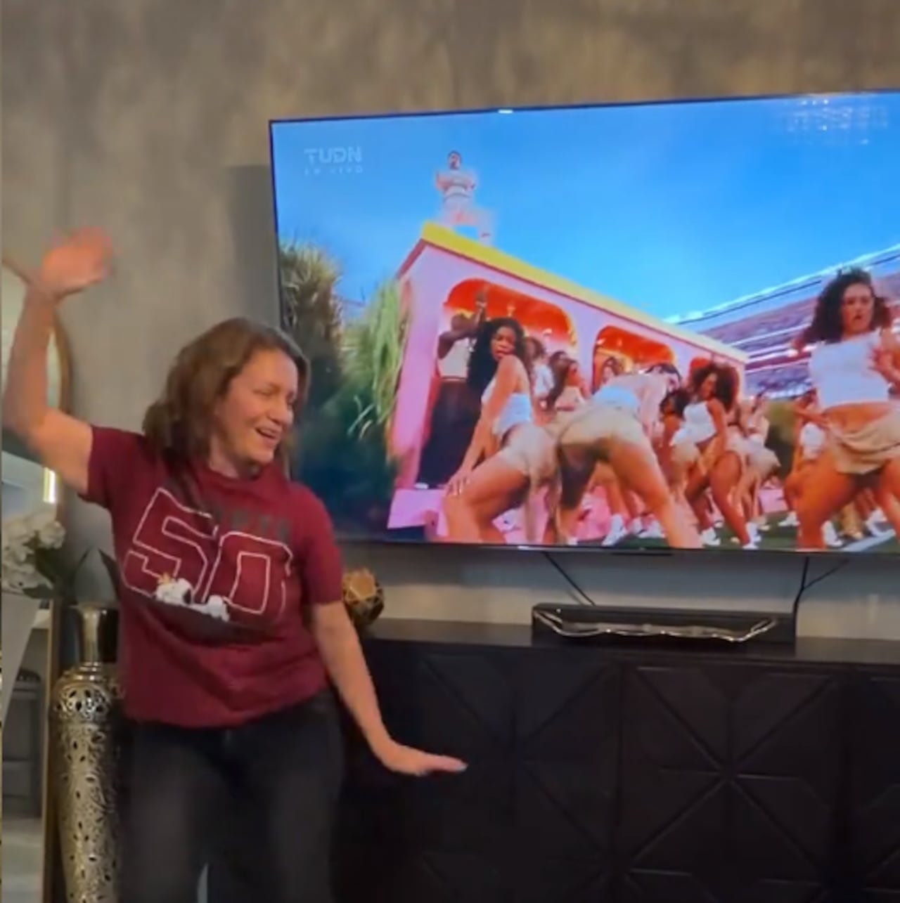 Así se ve hoy la mujer del meme de Bad Bunny que se hizo famosa en la pandemia y volvió a ser viral