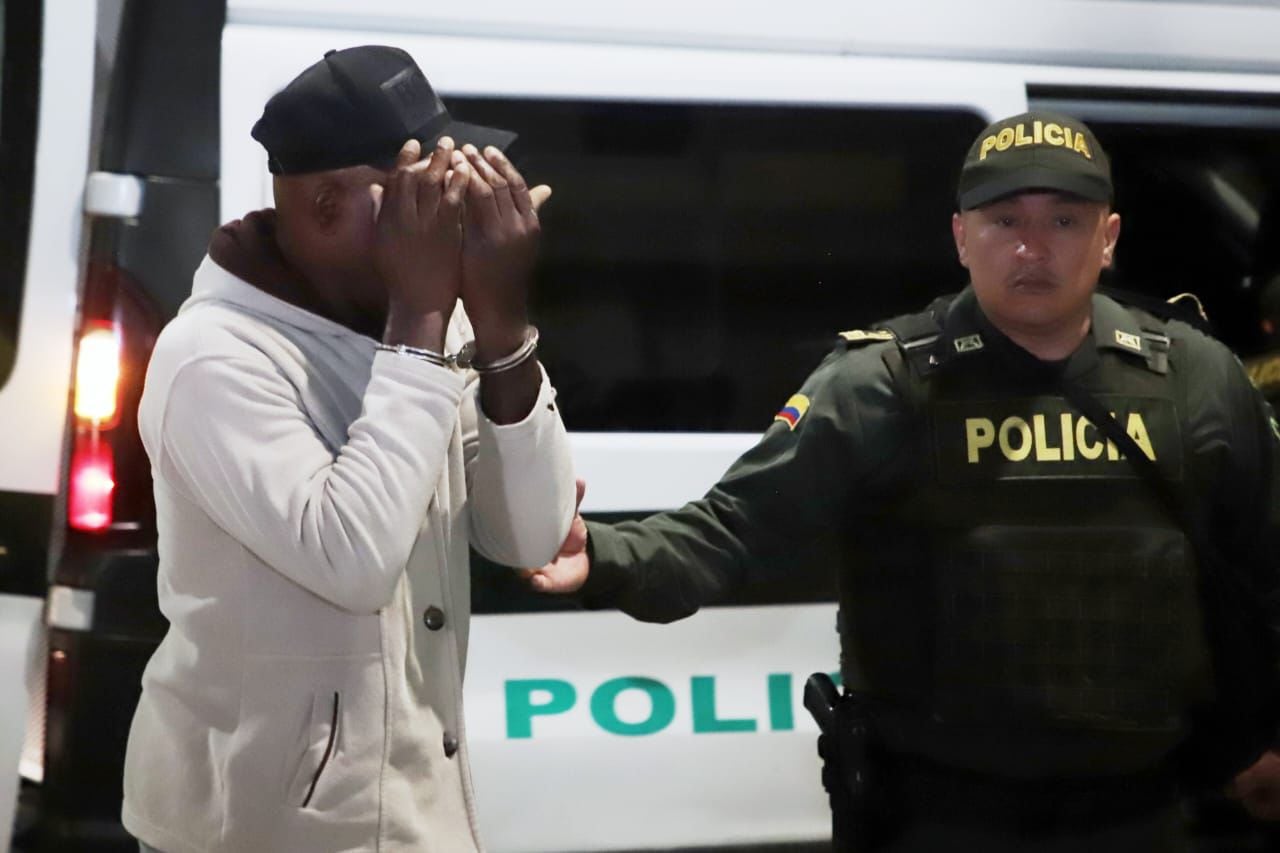 Más de 100 policías participaron en operativo que terminó con 12 detenidos en el oriente de Cali.