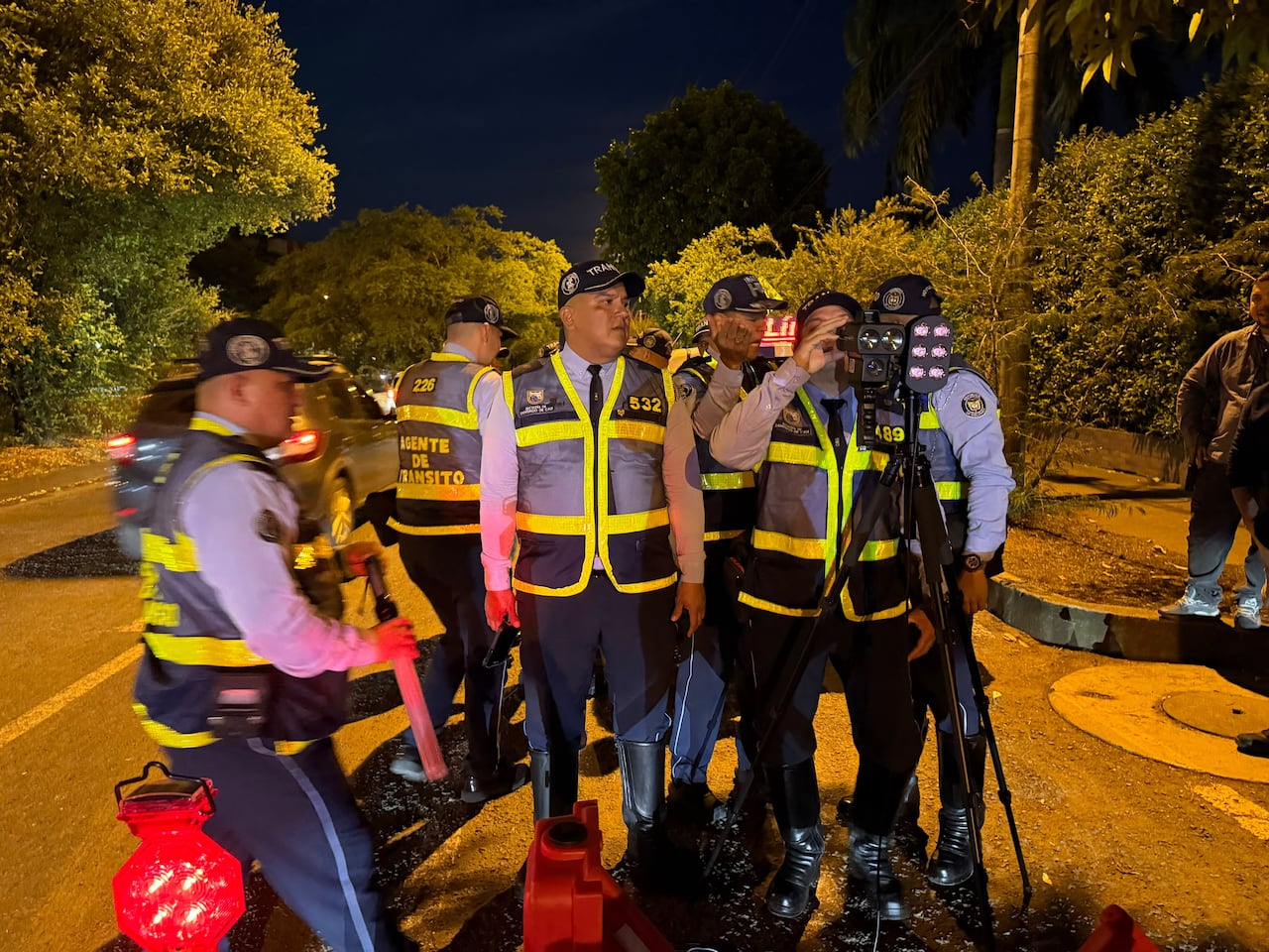 La Secretaría de Movilidad realizó este sábado el primer operativo nocturno con el nuevo equipo.