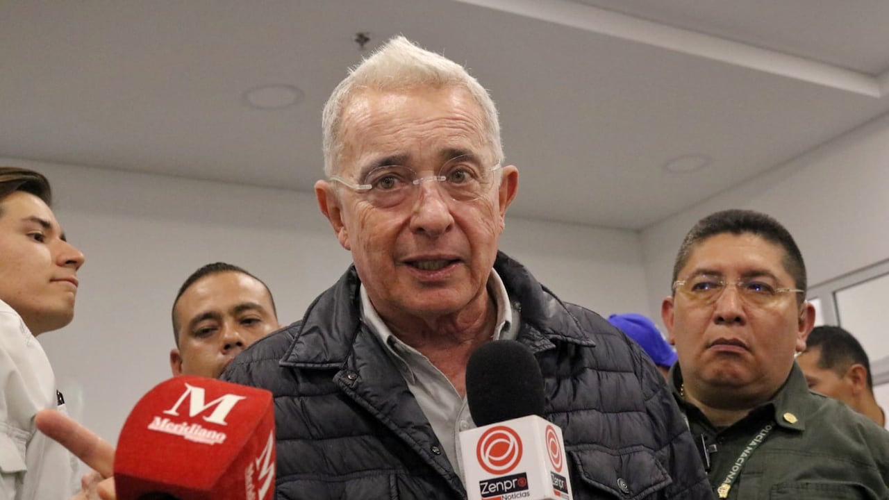 Durante su visita, Álvaro Uribe destacó el papel de Paloma Valencia como una de las principales figuras de su partido, resaltando su trayectoria política, su trabajo legislativo y su postura firme frente a temas como la seguridad, la defensa de la institucionalidad y el desarrollo regional.