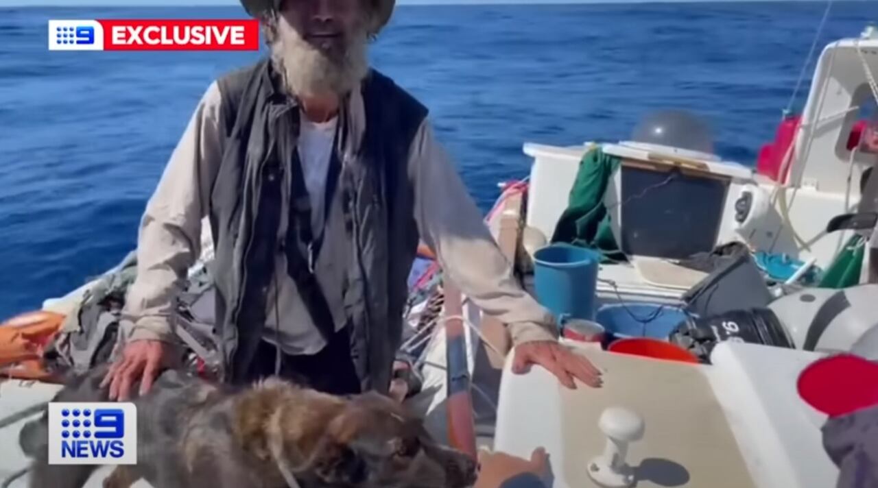 El hombre de 57 años sobrevivió junto a su perrita.