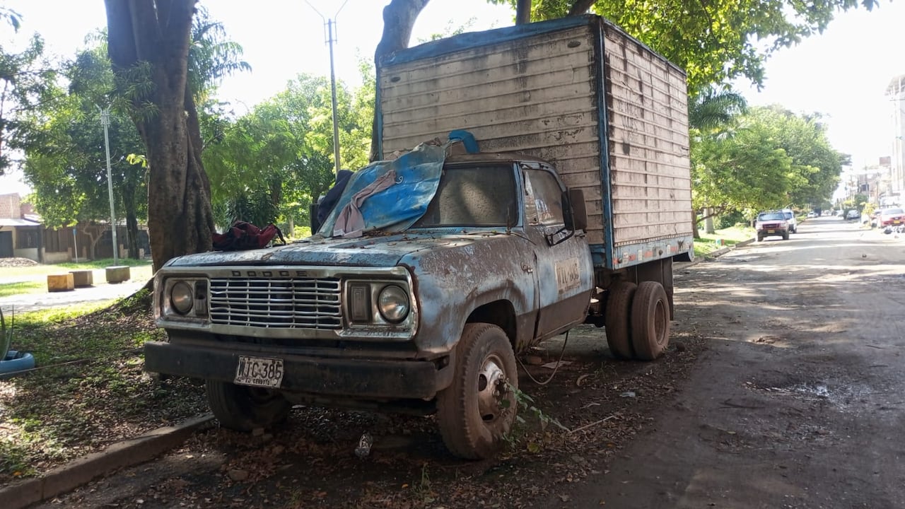 La comunidad solicitó a las autoridades el retiro del vehículo, ubicado en un sector educativo de la comuna 7 de Cali.