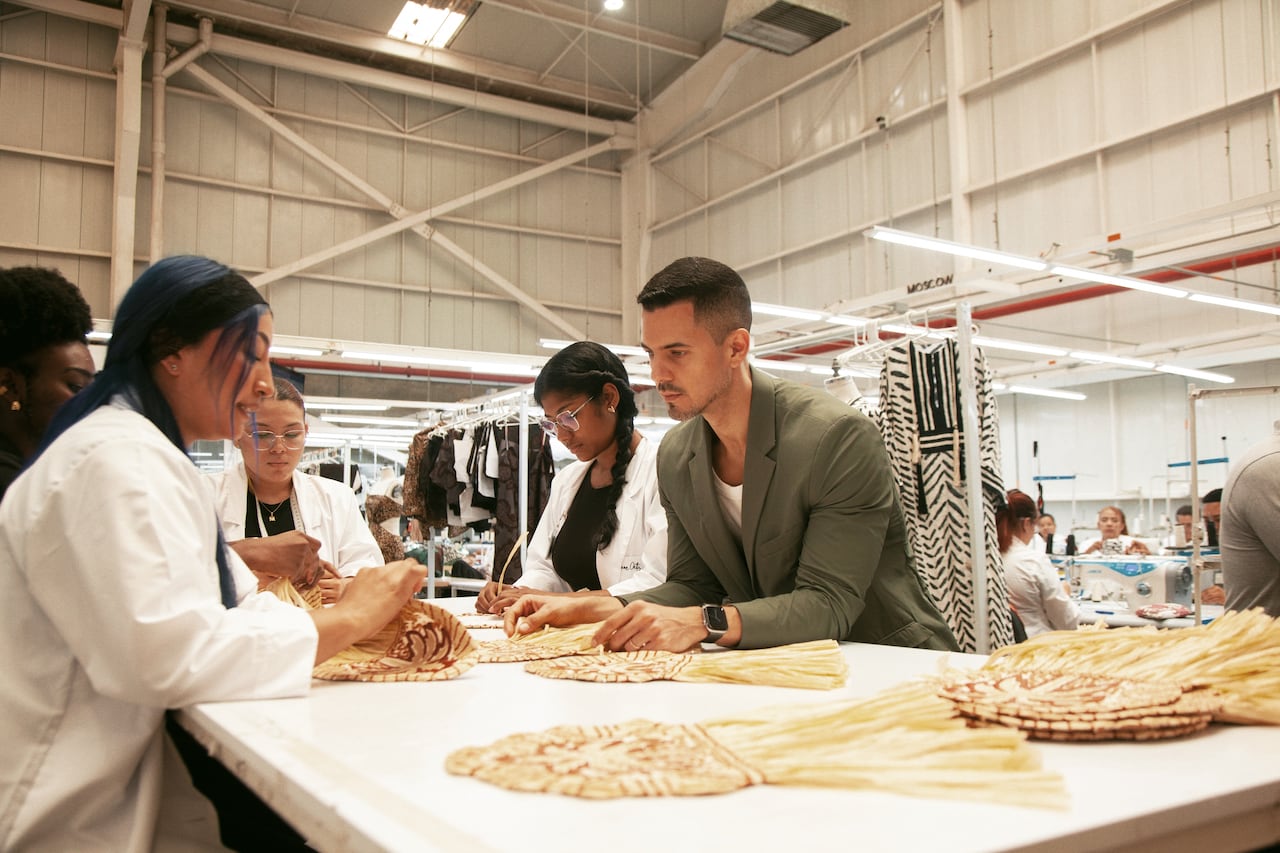 Antes de que Medellín reciba la edición 37 de Colombiamoda, Inexmoda eligió a la capital de Villa del Cauda para visibilizar el poder creativo e industrial. SEMANA hizo parte del recorrido