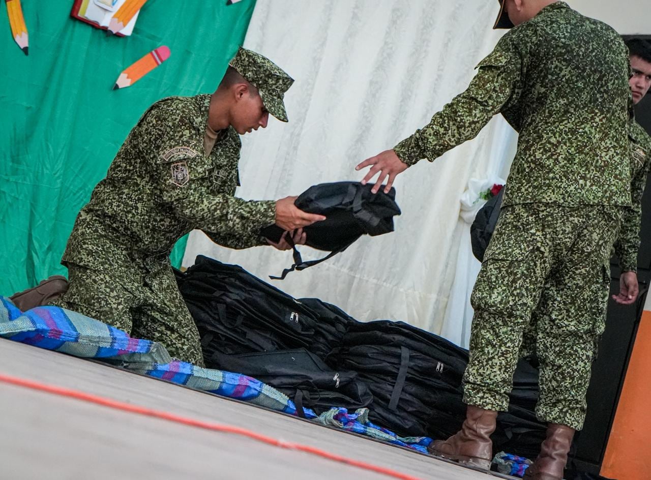 Más de 350 niñas y niños del Pacífico caucano recibieron kits escolares que fortalecen su proceso educativo y simbolizan esperanza para sus comunidades.