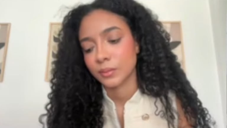 La joven Juliana Guerrero, este 9 de septiembre de 2026, en el momento en que aceptó, mediante audiencia virtual, que falsificó títulos universitarios