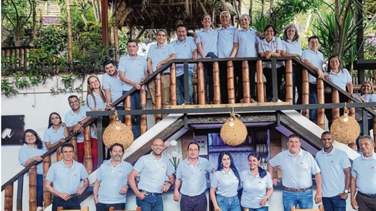 Caproín S.A. celebró los 40 años de su fundación con diversas actividades, contando con la asistencia de todos los colaboradores a nivel nacional, accionistas y junta directiva.