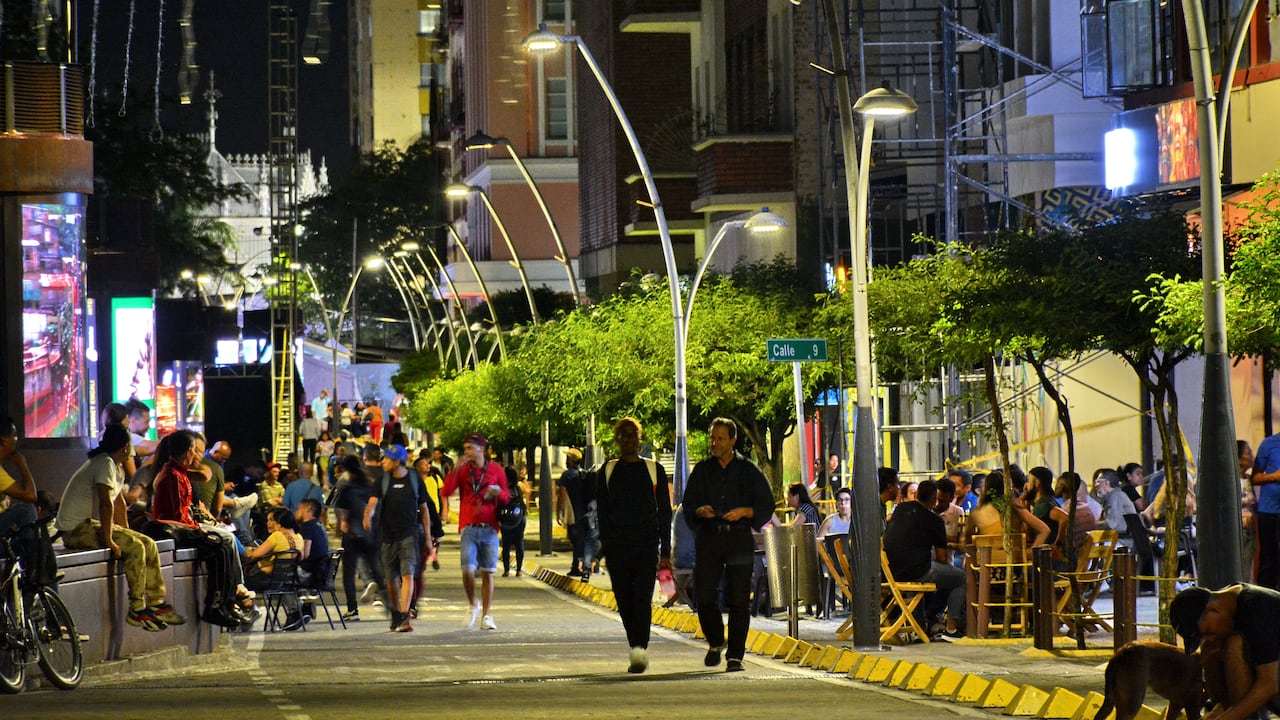 Boulevard del Río de Cali y su desorden social en las noches.