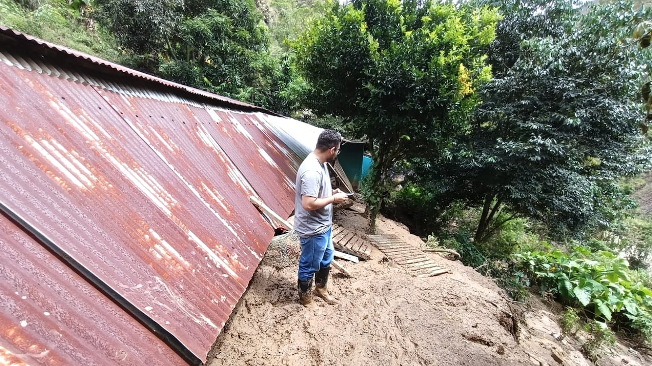 Equipos de gestión del riesgo avanzan en la evaluación de daños y entrega de ayudas a comunidades afectadas por movimiento en masa en el departamento del Cauca.