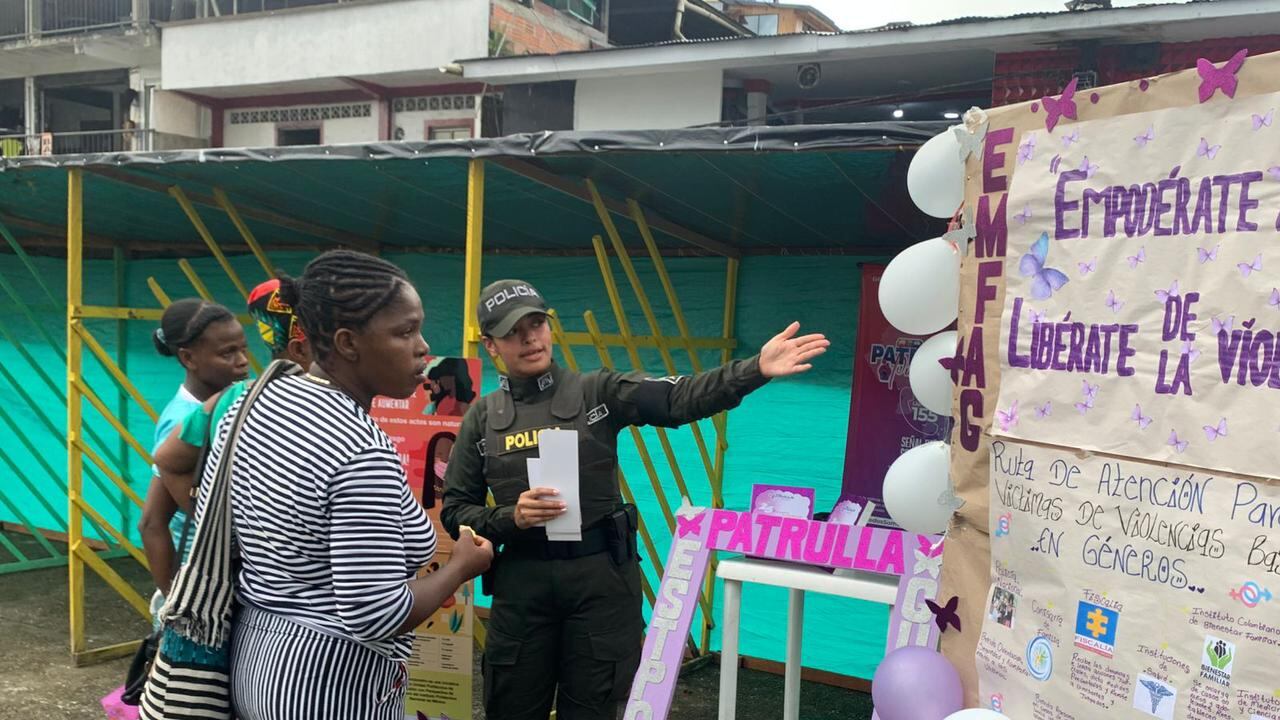 "A través de nuestra participación en la Semana por la Eliminación de la Violencia contra la Mujer, en Guapi hemos dado un paso significativo hacia la construcción de una sociedad más inclusiva y respetuosa", expresó el comandante de la Policía en el Cauca, coronel Jerson Bedoya Piraquive.