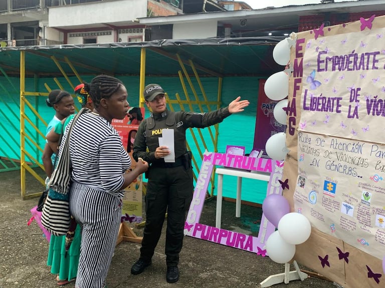 "A través de nuestra participación en la Semana por la Eliminación de la Violencia contra la Mujer, en Guapi hemos dado un paso significativo hacia la construcción de una sociedad más inclusiva y respetuosa", expresó el comandante de la Policía en el Cauca, coronel Jerson Bedoya Piraquive.