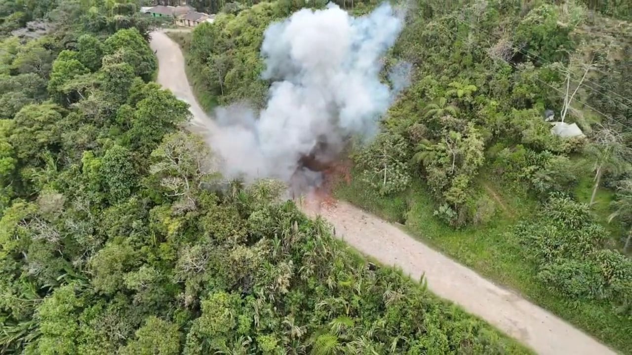 Destruyen más de 100 kilos de artefactos explosivos en el Cañón del Micay, en Cauca.