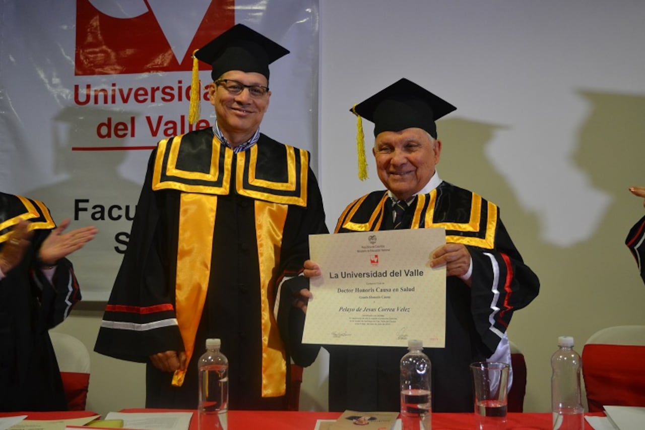 La Universidad del Valle le entregó un Doctorado Honoris Causa en Salud al médico Pelayo Correa, en el 2016.