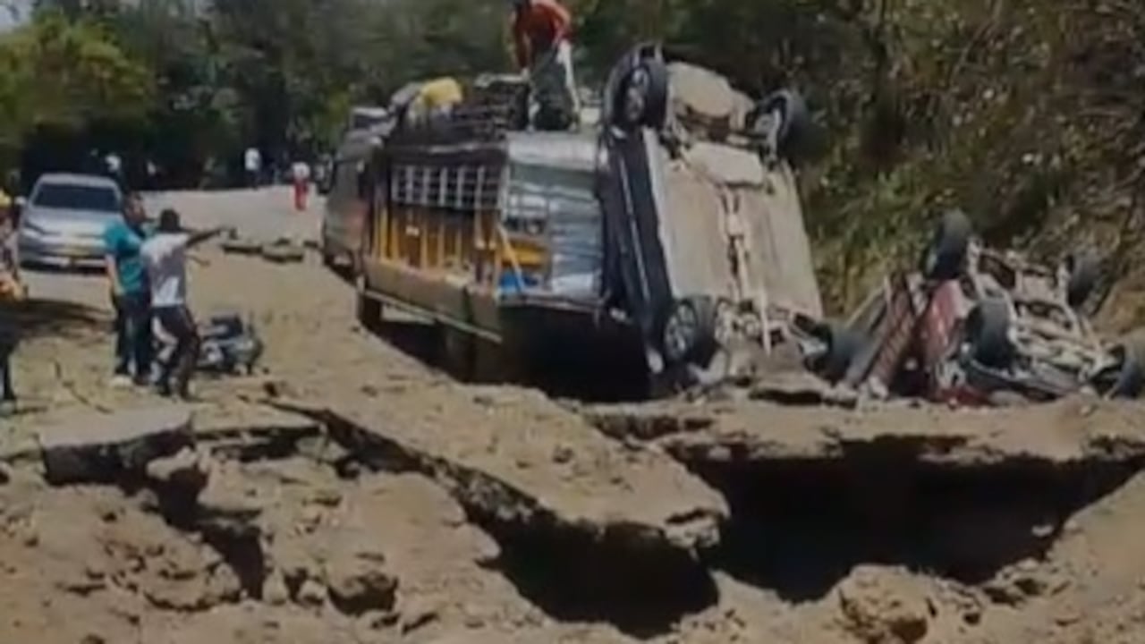 Este ataque se presentó cuando varios vehículos de transporte de pasajeros y automotores particulares permanecían estacionados en este punto de la Panamericana.
