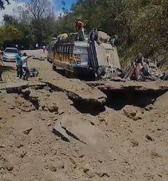Este ataque se presentó cuando varios vehículos de transporte de pasajeros y automotores particulares permanecían estacionados en este punto de la Panamericana.