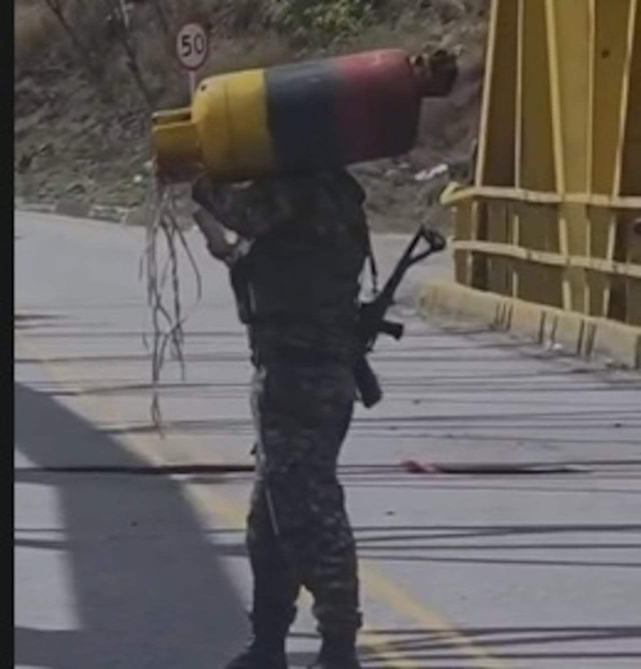 El hecho ocurrió sobre el puente sobre Río Mayo, Nariño, donde el artefacto generaba alto riesgo para los conductores que transitaban por la vía Panamericana.