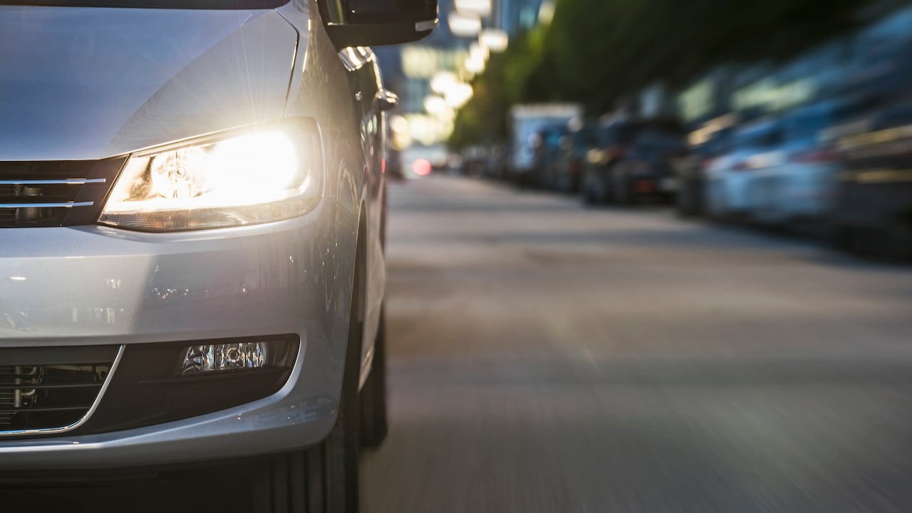 La vida útil de las luces delanteras de un carro dependen de los cuidados del usuario.
