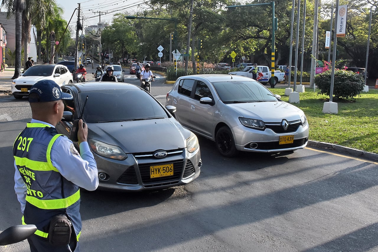 comenzó la prueba piloto del cruce a la izquierda en la glorieta de Ciudad jardín, cabe resaltar que esta prueba durará 15 días y se implementará en las horas pico.