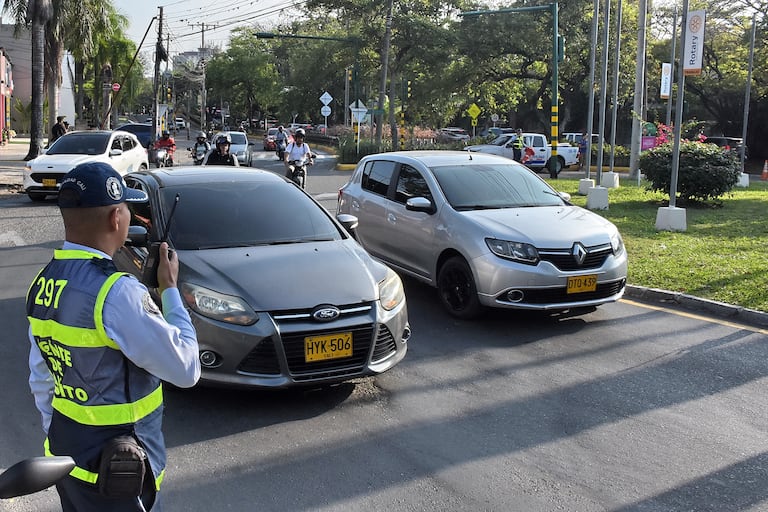 comenzó la prueba piloto del cruce a la izquierda en la glorieta de Ciudad jardín, cabe resaltar que esta prueba durará 15 días y se implementará en las horas pico.