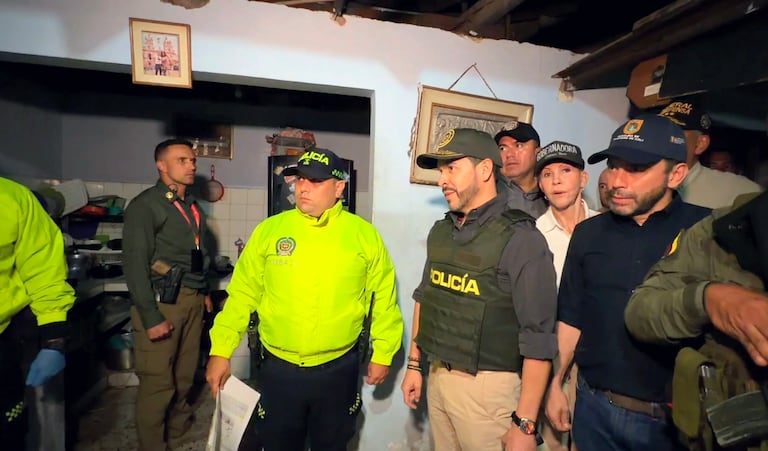 Operativo policial liderado por el presidente Abelardo de la Espriella en el barrio El Calvario en el centro de Cali acompañado por el alcalde Alejandro Eder y la gobernadora Dilian Francisca Toro