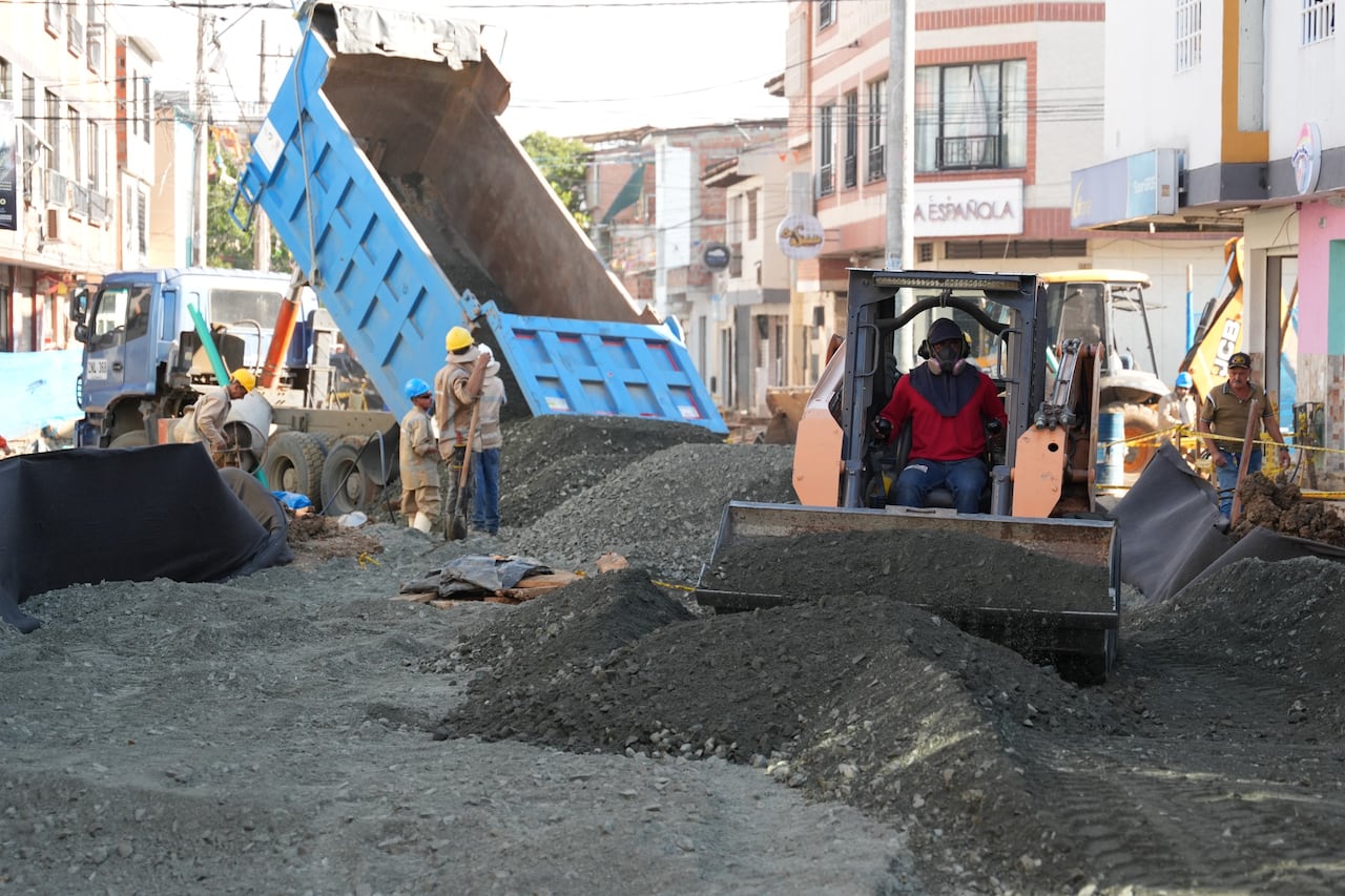 Avanza preparación de la vía para adoquinamiento del primer recorrido de la salsa en el barrio Obrero.