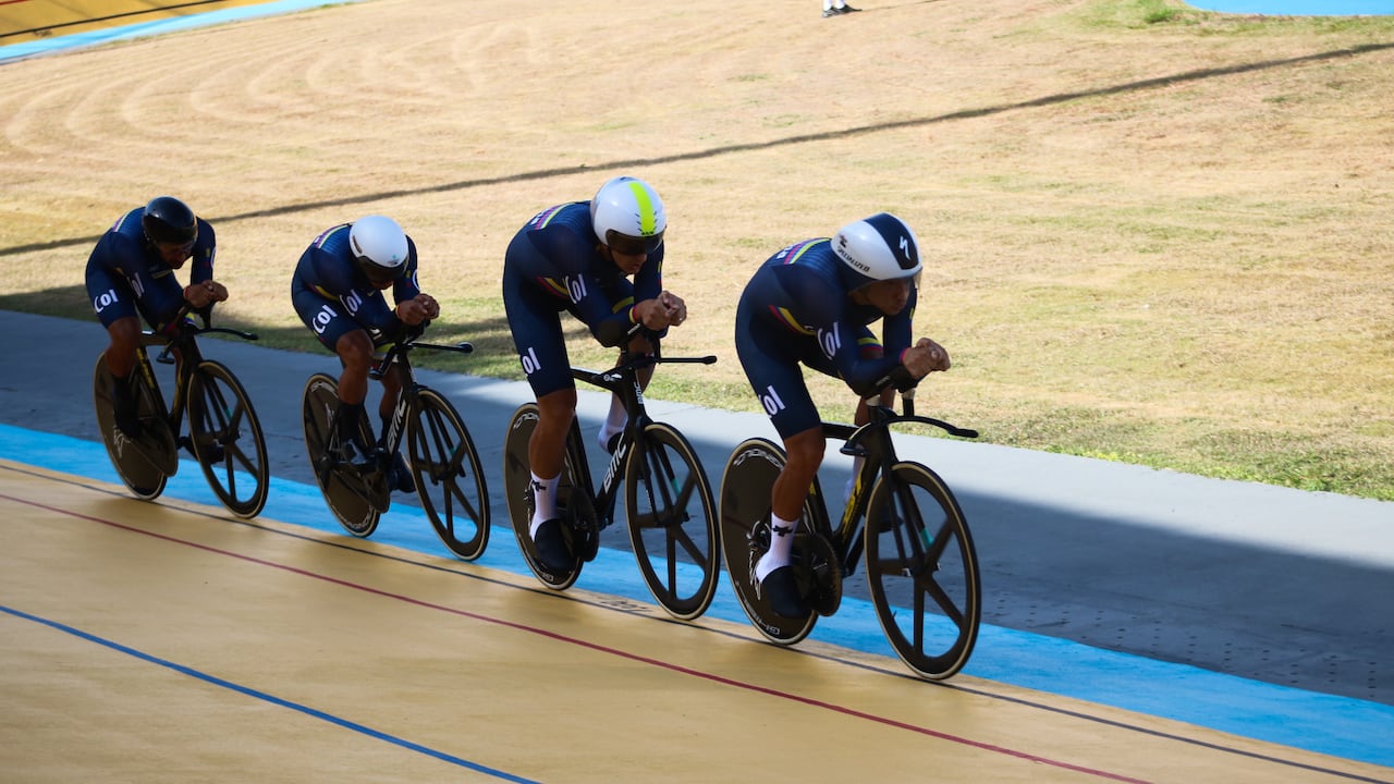 Delegaciones colombiana de ciclismo de pista en acción en los Juegos Centroamericanos y del Caribe 2026.