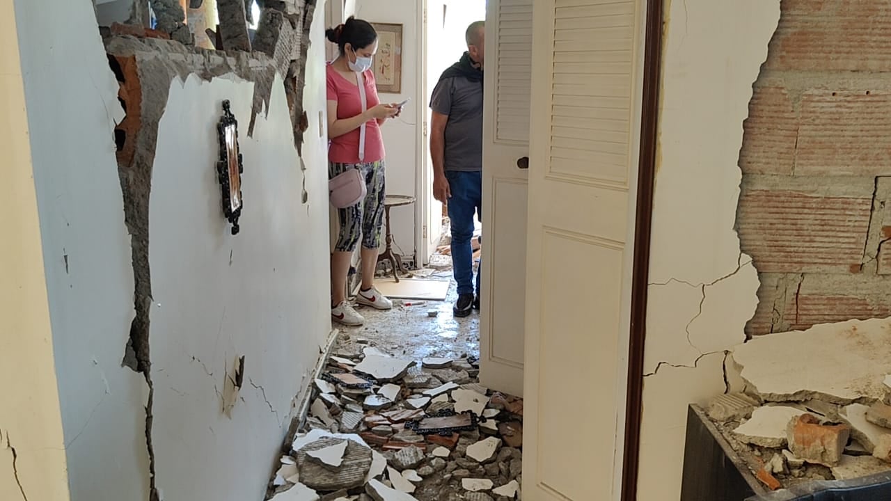 Interior de una vivienda afectada en el barrio La Flora.